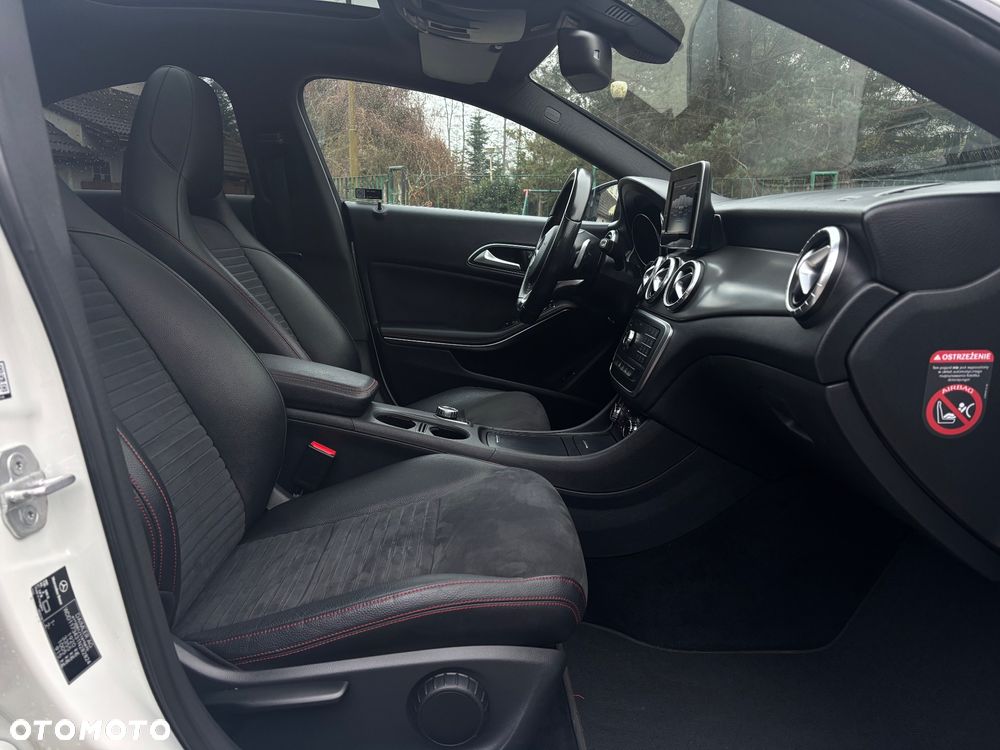 Mercedes-Benz CLA 200 7G-DCT AMG Line - 23