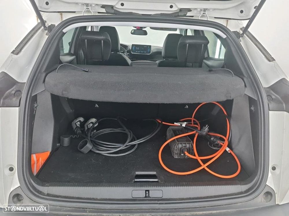 Peugeot e-2008 Allure - 9