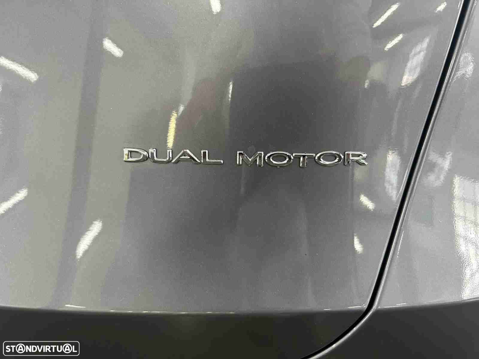 Tesla Model Y Long Range Tração Integral - 18