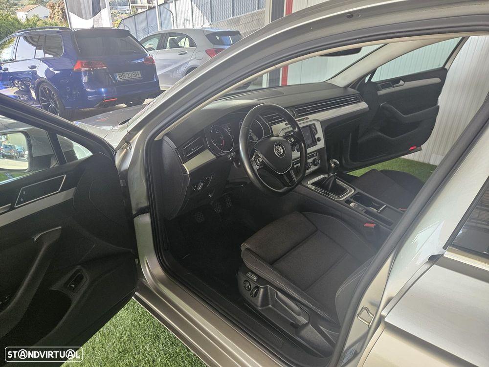 VW Passat 1.6 TDI (BlueMotion ) Trendline - 9