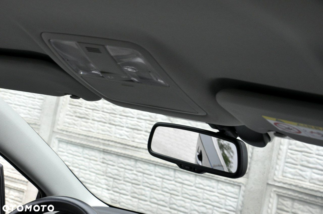 Toyota Avensis 1.8 Sol - 13