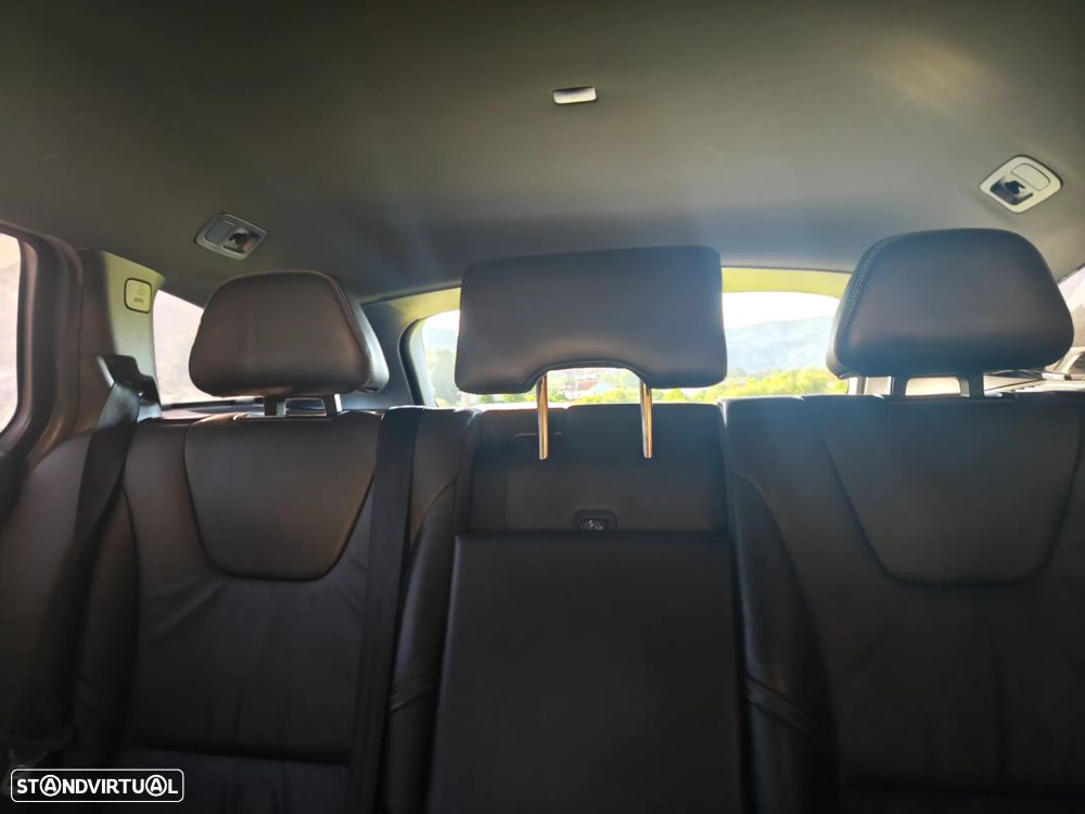 Volvo V60 2.0 D4 R-Design Summum - 5