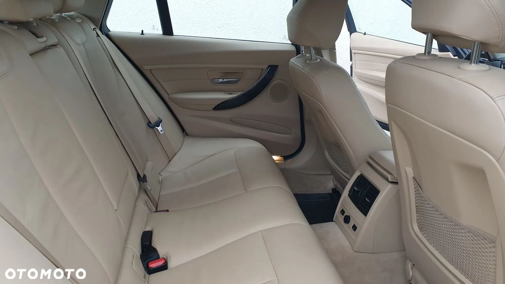 BMW Seria 3 330d Blue Performance Luxury Line - 4
