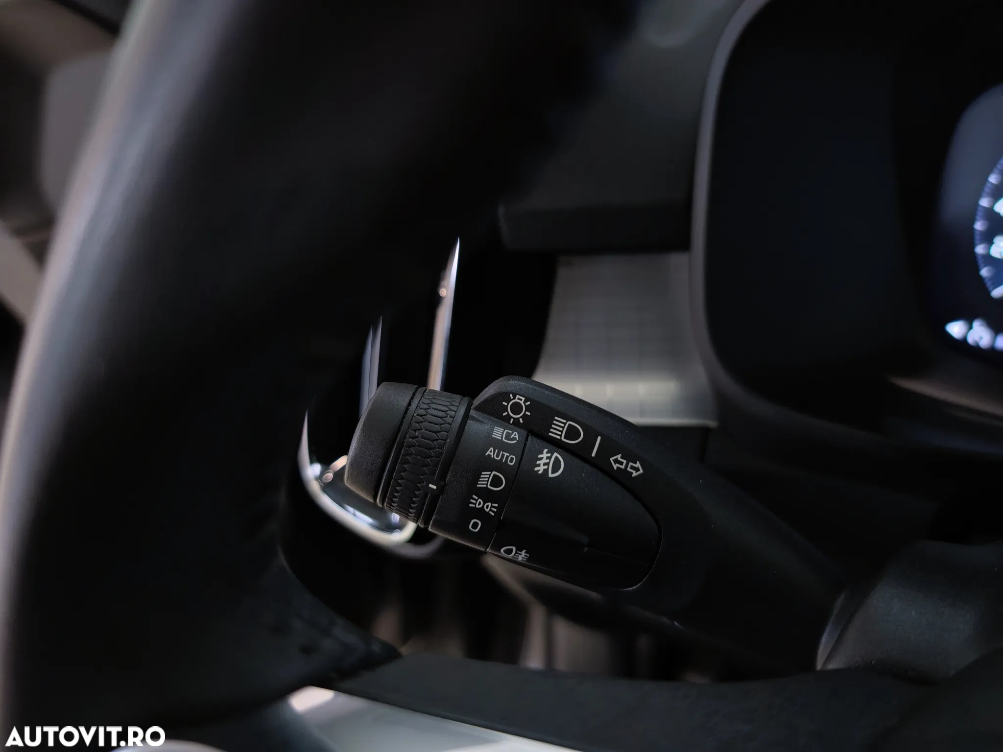 Volvo XC 40 T3 Geartronic Momentum Pro - 27
