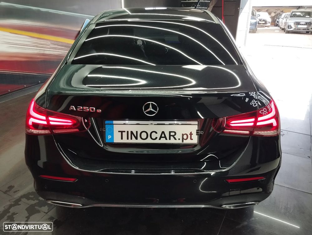 Mercedes-Benz A 250 Limousine e AMG Line - 6