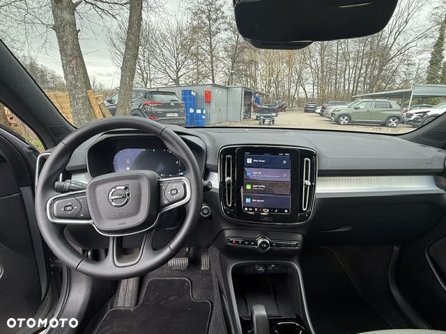 Volvo XC 40 B3 Plus Dark - 25