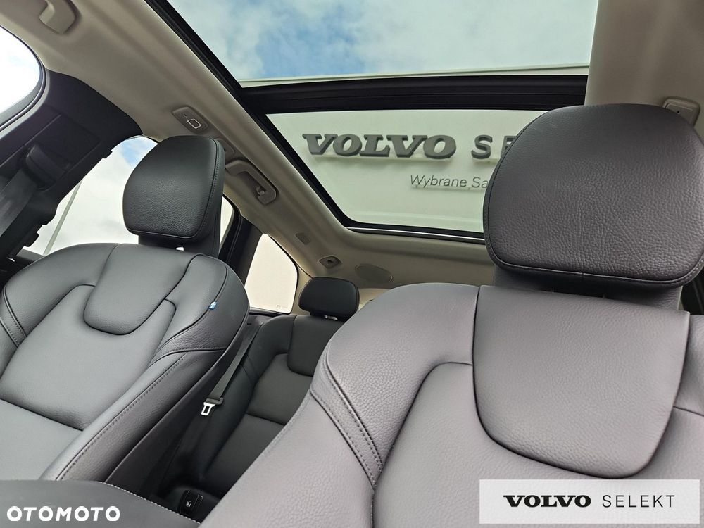 Volvo XC 60 T6 AWD Plug-in Hybrid Plus Dark - 23