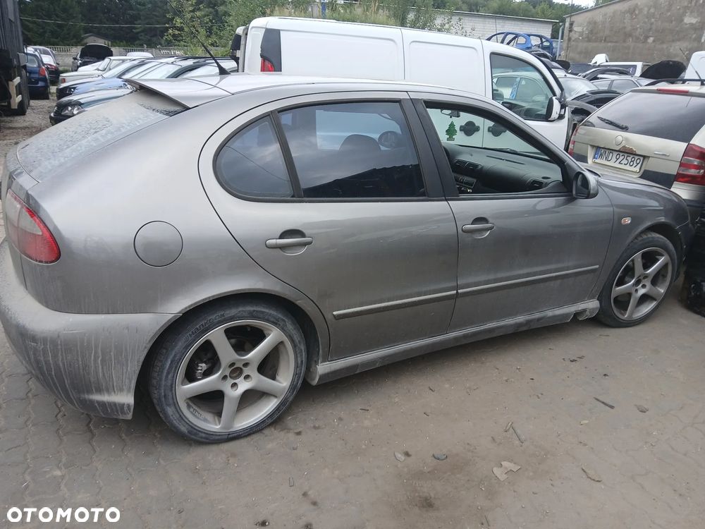 Seat Leon Cupra FR LS7U maska pokrywa silnika klapa bagażnika zderzak lampa reflektor pas przedni stop lampy halogeny przeciwmgłowe odblaski grill atrapa znaczek błotnik - 3