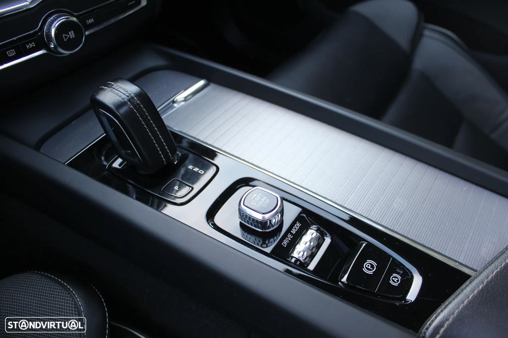 Volvo XC 60 2.0 T8 PHEV R-Design AWD - 20