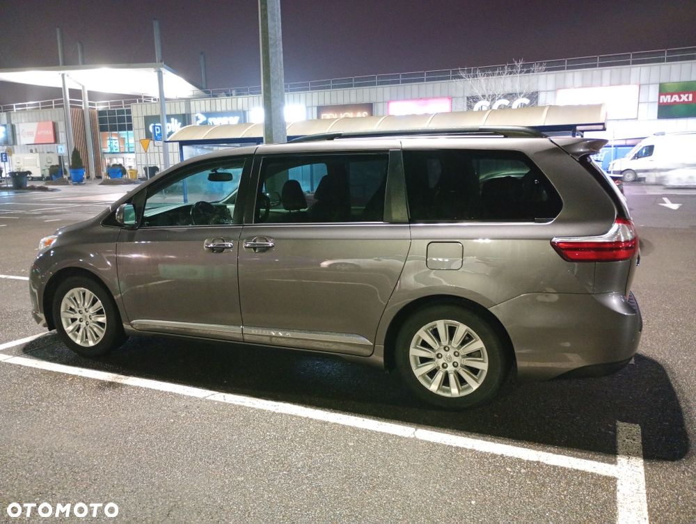 Toyota Sienna - 6