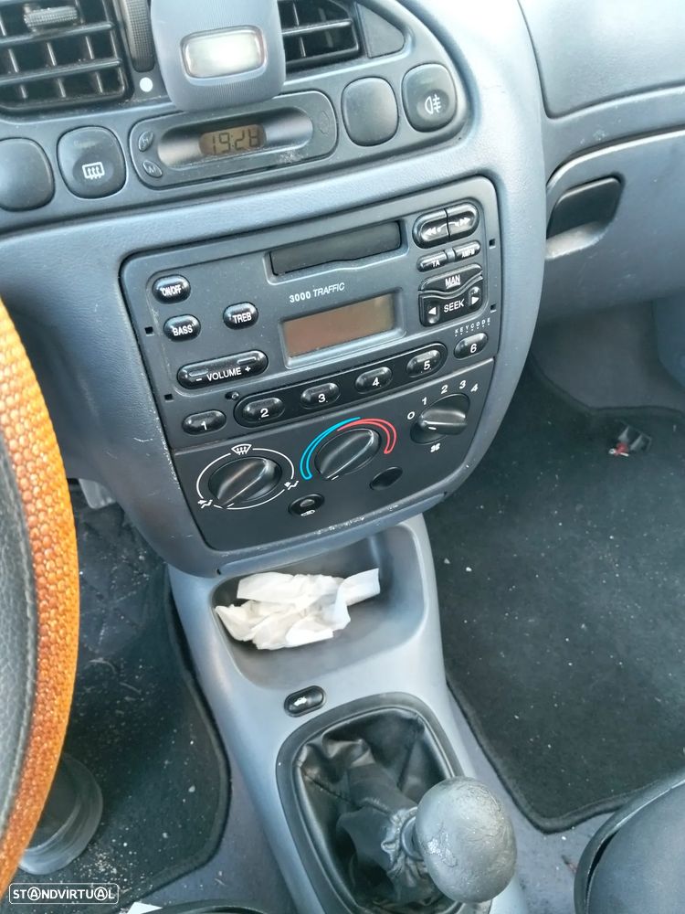 Ford Fiesta 1.8 D Studio - 8