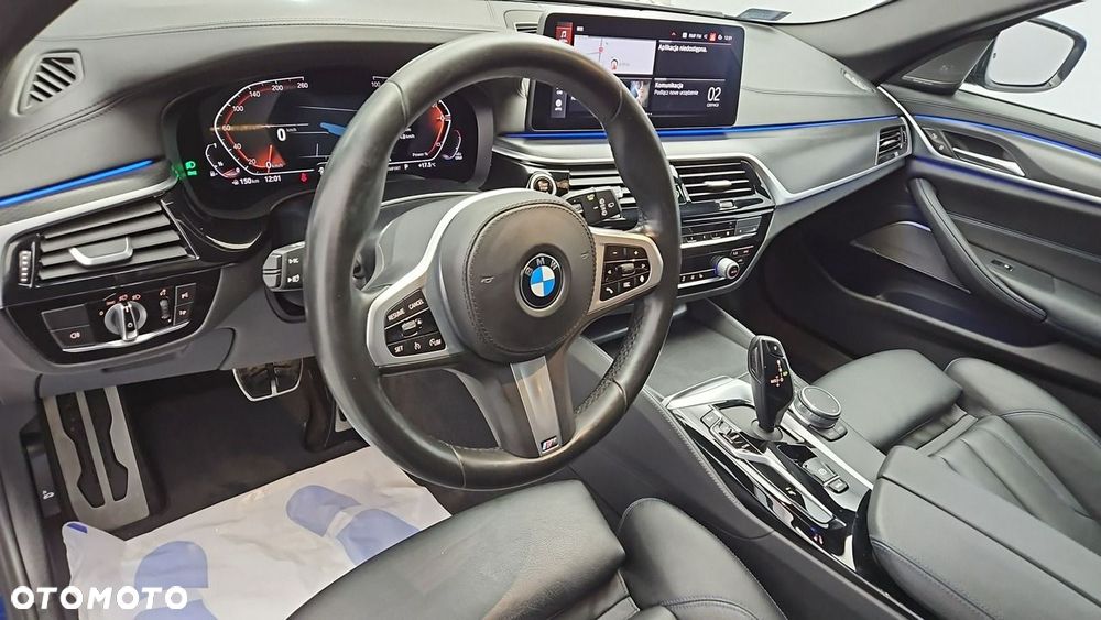 BMW Seria 5 540i xDrive mHEV - 9