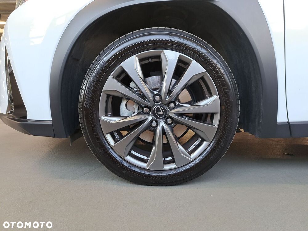Lexus UX 300h F Sport Design - 36
