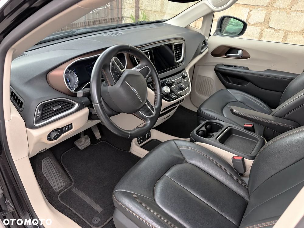 Chrysler Pacifica - 7