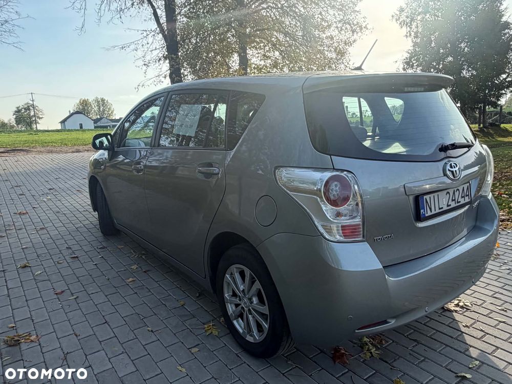 Toyota Verso 2010 photo 3