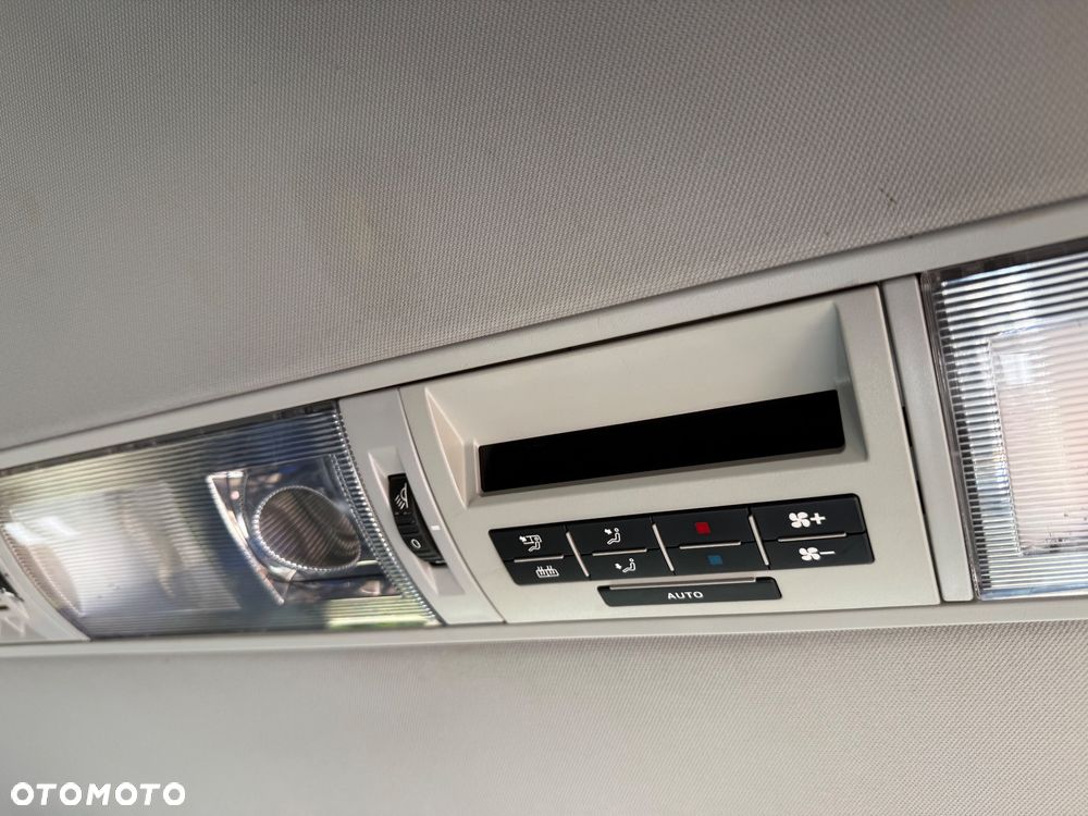 Volkswagen Multivan - 17
