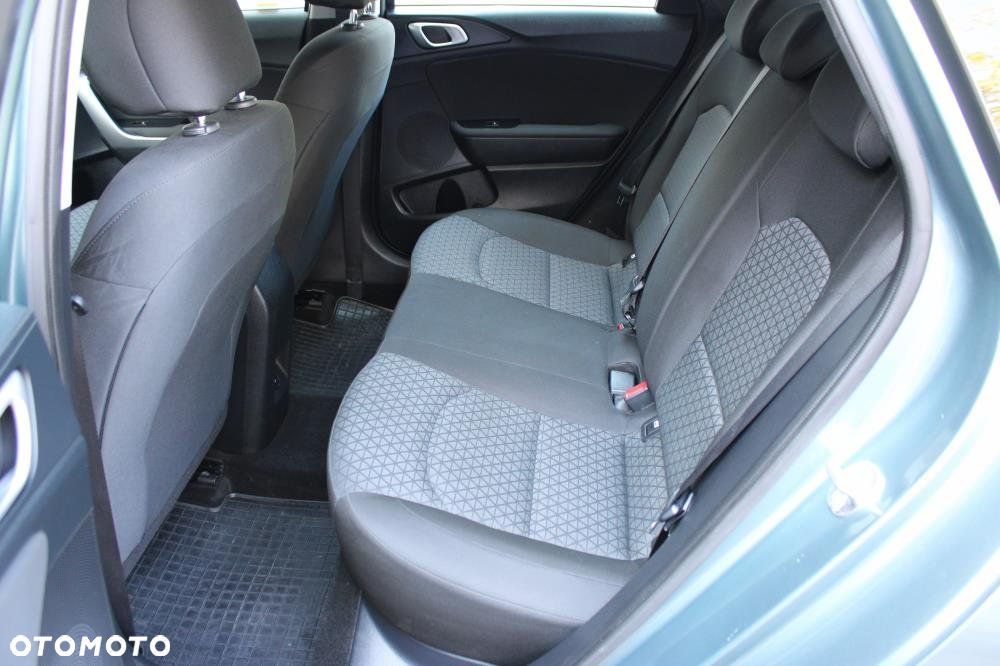 Kia Ceed - 10
