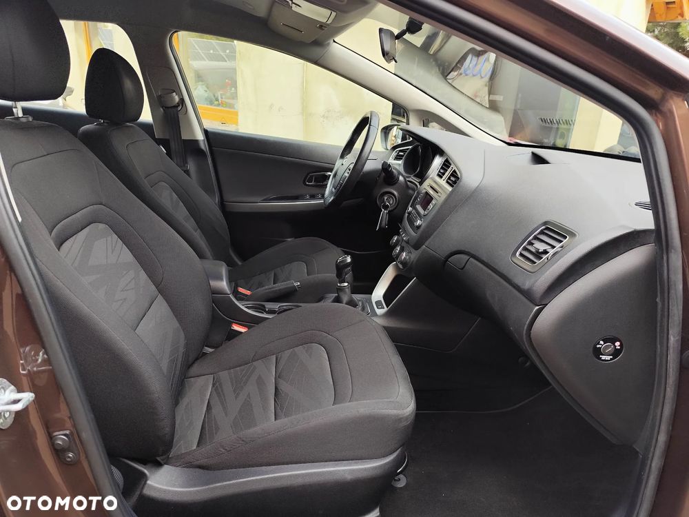 Kia Ceed 1.6 GDI Dream Team Edition - 6