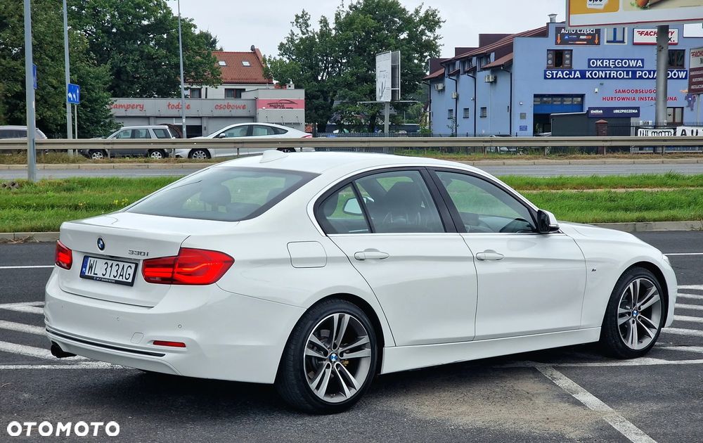 BMW Seria 3 330i GPF Luxury Line sport - 12