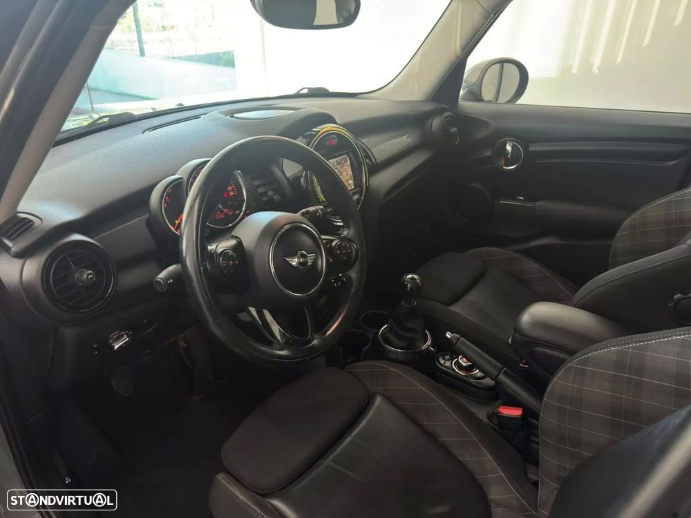MINI 5 Portas Cooper D - 16