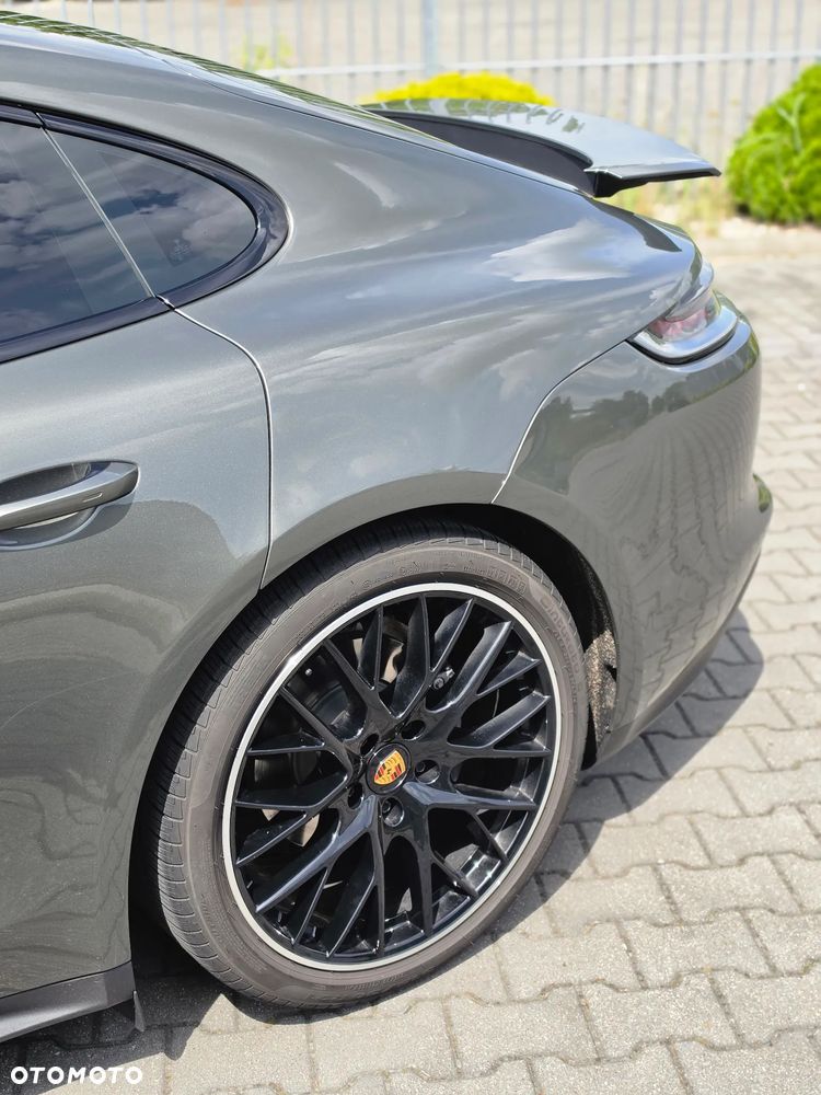 Porsche Panamera 4 Platinum Edition - 35