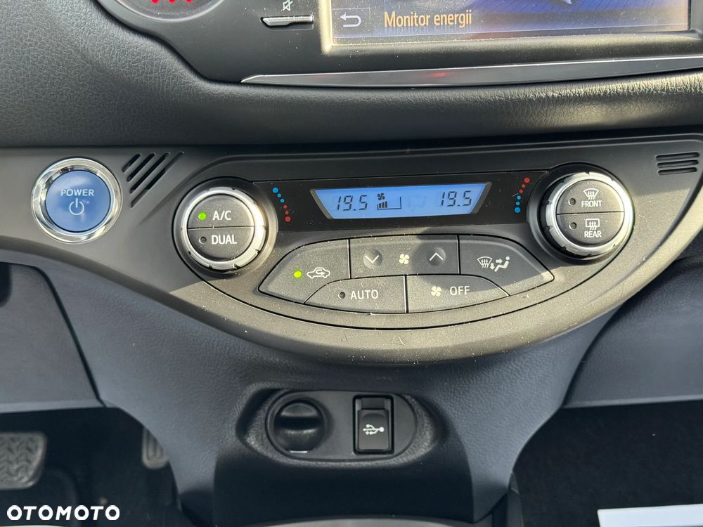 Toyota Yaris Hybrid 100 Premium EU6 - 13