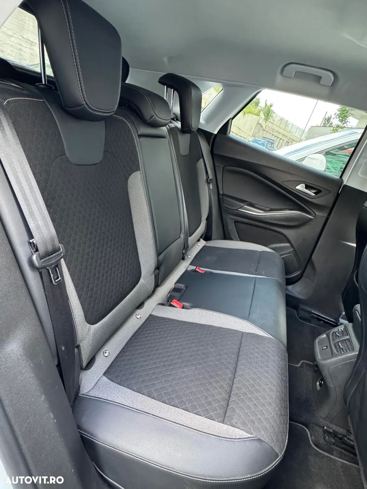 Opel Grandland X 1.6 Turbo Hybrid4 START/STOP Aut. Ultimate - 8