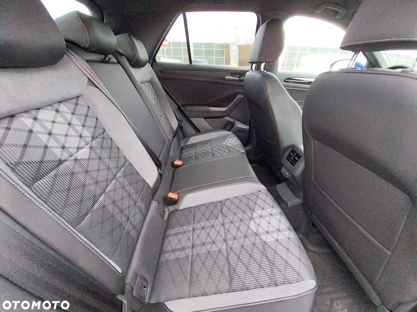 Volkswagen T-Roc - 6