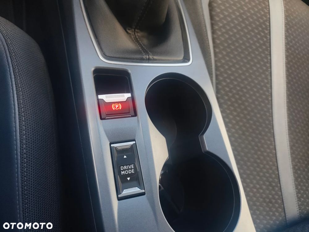 Peugeot 2008 - 11