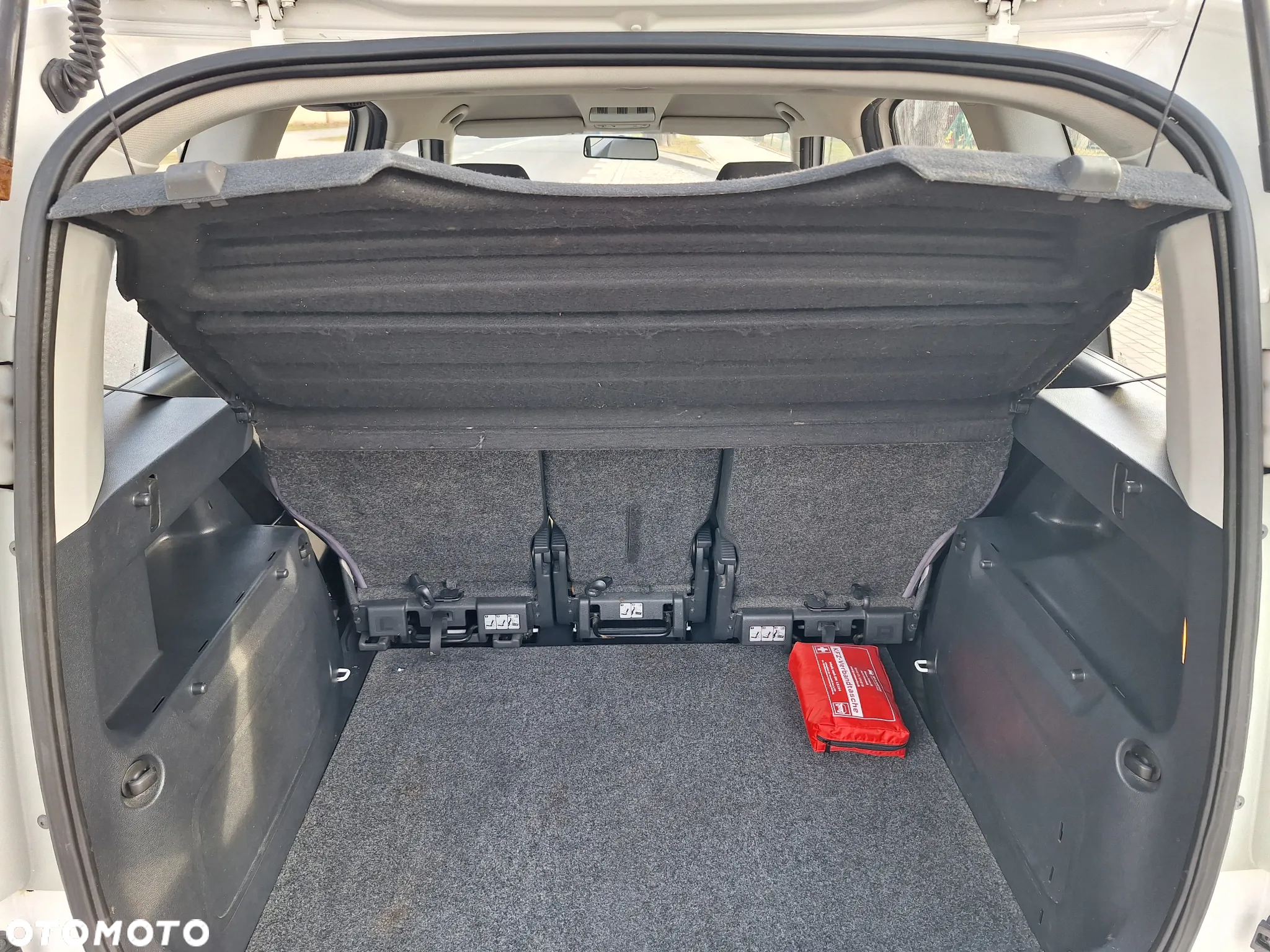 Skoda Roomster 1.2 12V HTP - 10