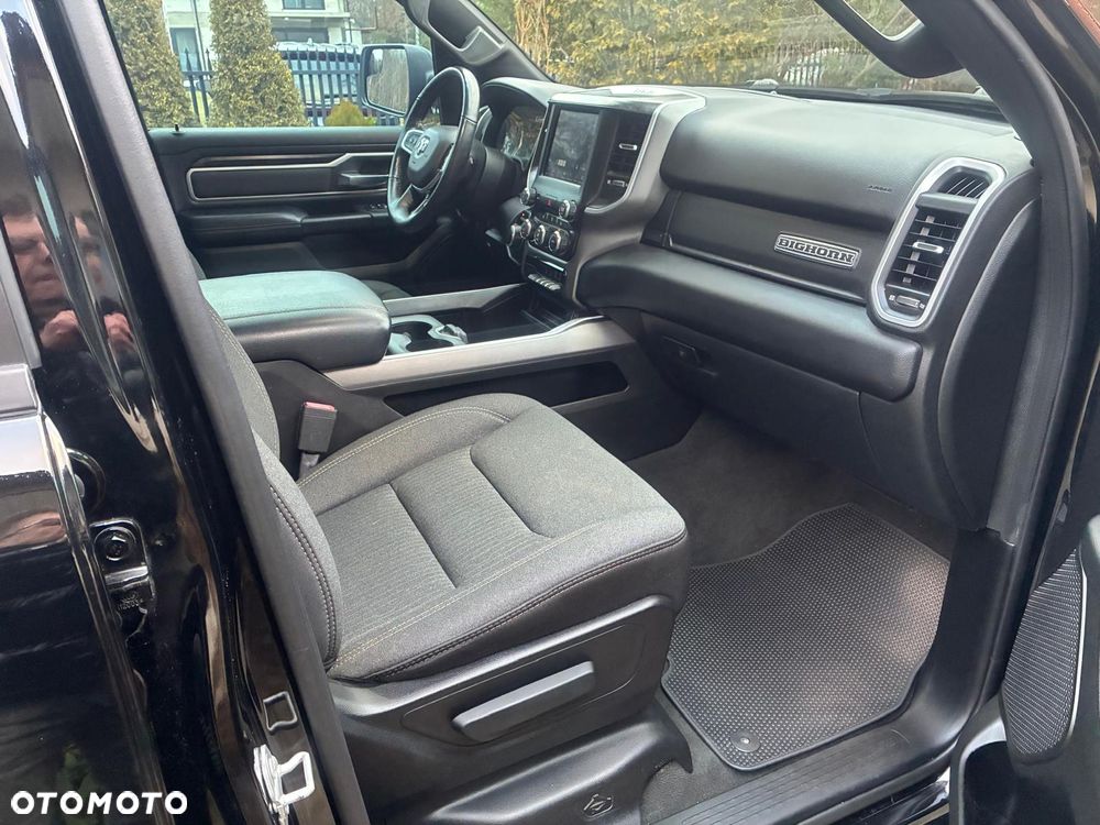 RAM 1500 5.7 Crew Cab Shortbed Bighorn Black - 26