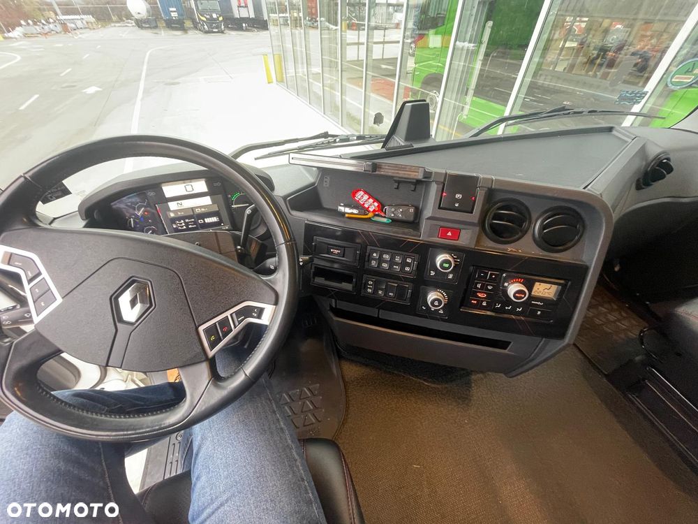 Renault T520 HIGH SLEEPER CAB - 14