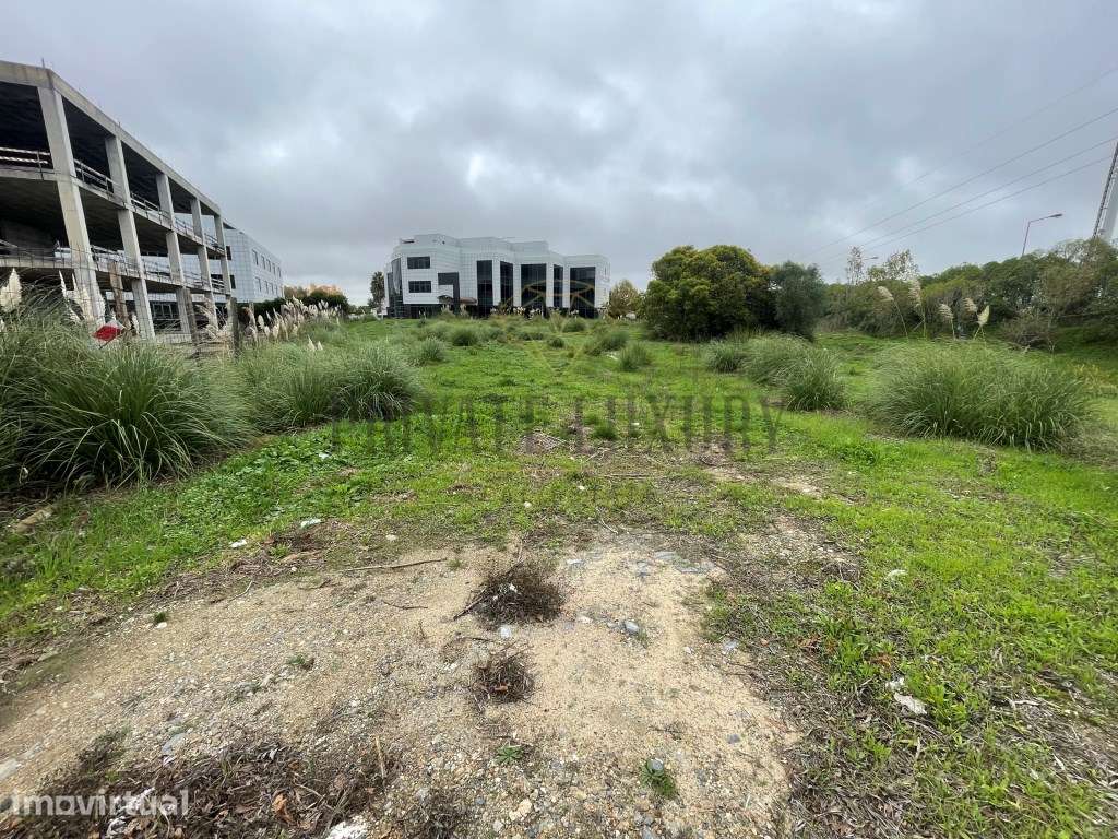 Terreno para construção de edifício com 5932m2 - Grande imagem: 3/15