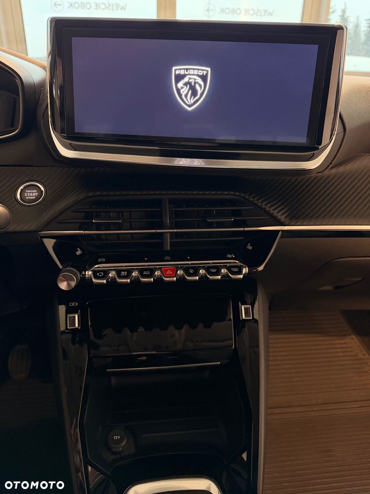 Peugeot 208 - 17