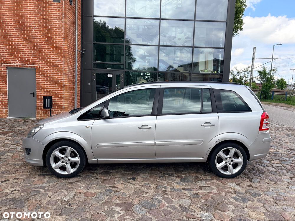 Opel Zafira Tourer 1.8 Edition - 2