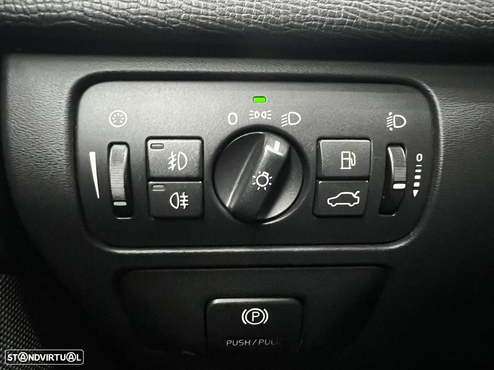 Volvo XC 60 D5 Momentum - 30