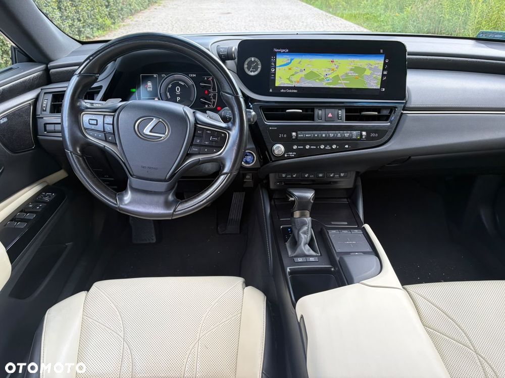 Lexus ES 300h Prestige - 32