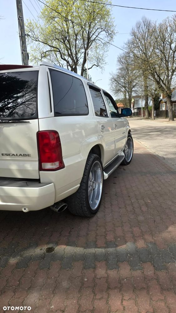 Cadillac Escalade - 3
