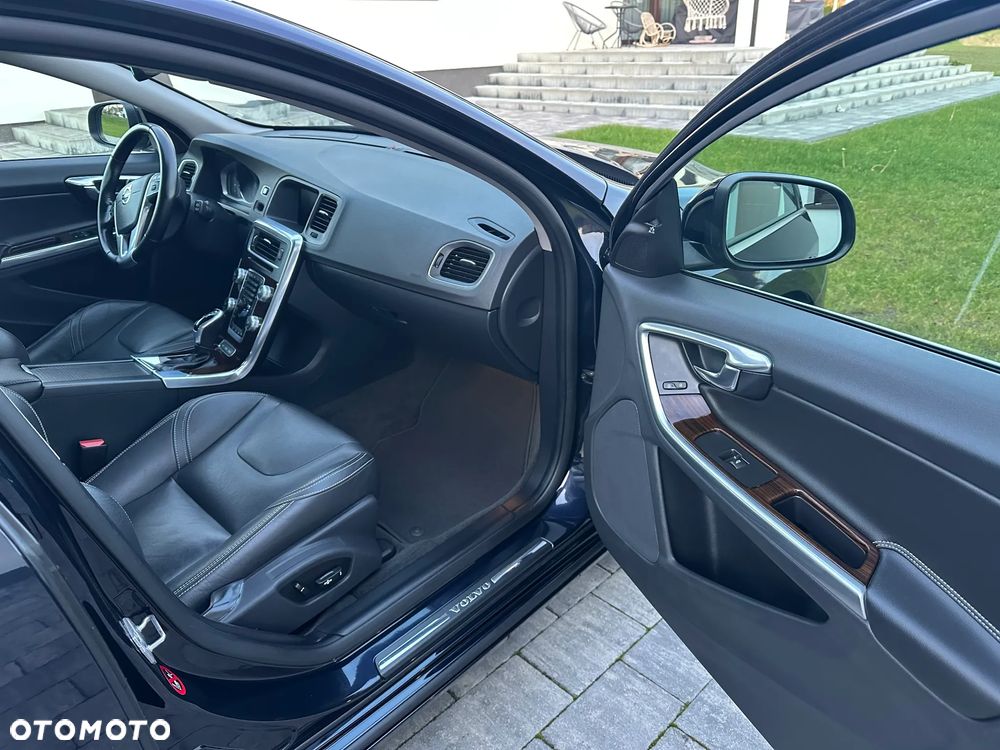 Volvo V60 D6 AWD Plug-in Hybrid Summum - 14