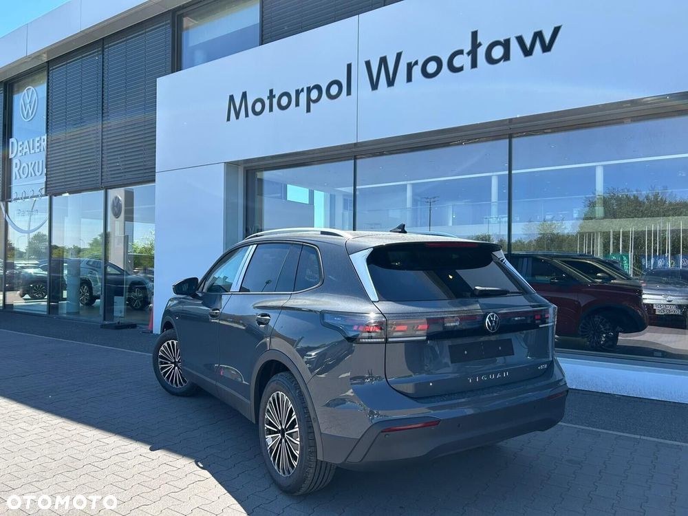 Volkswagen Tiguan - 11