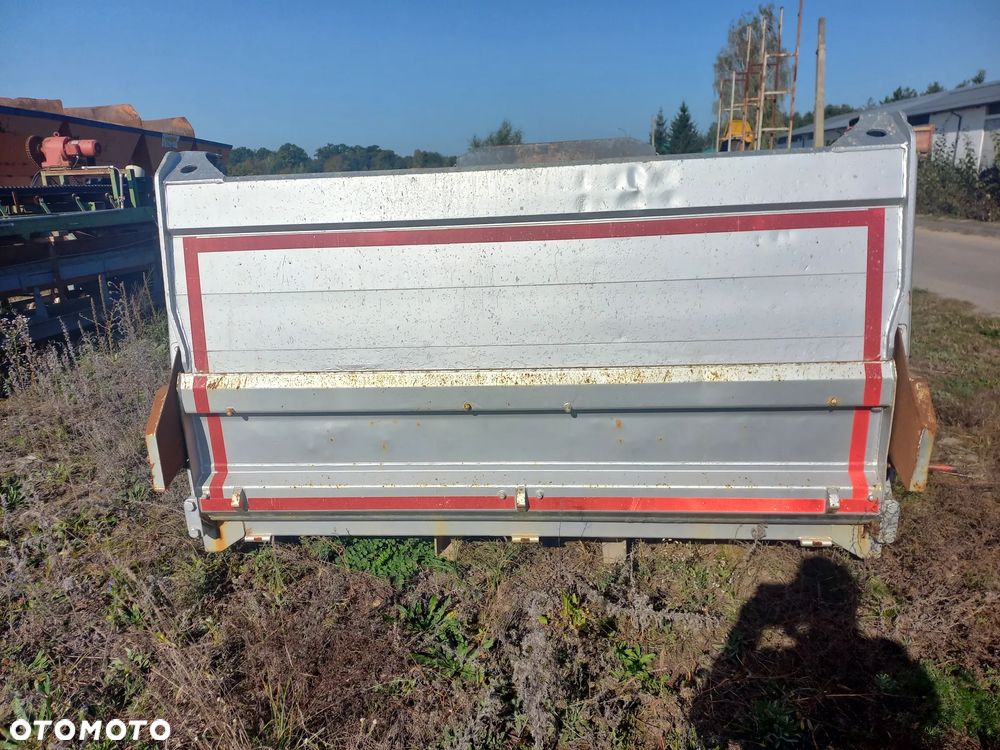 Zabudowa Fliegl kiper, wywrot , ruchoma podłoga idelana do masy ,pracy na hali lub remontów dróg - precyzyjne dozowanie hydrauliką - likwidacja firmy-licytacja - 3