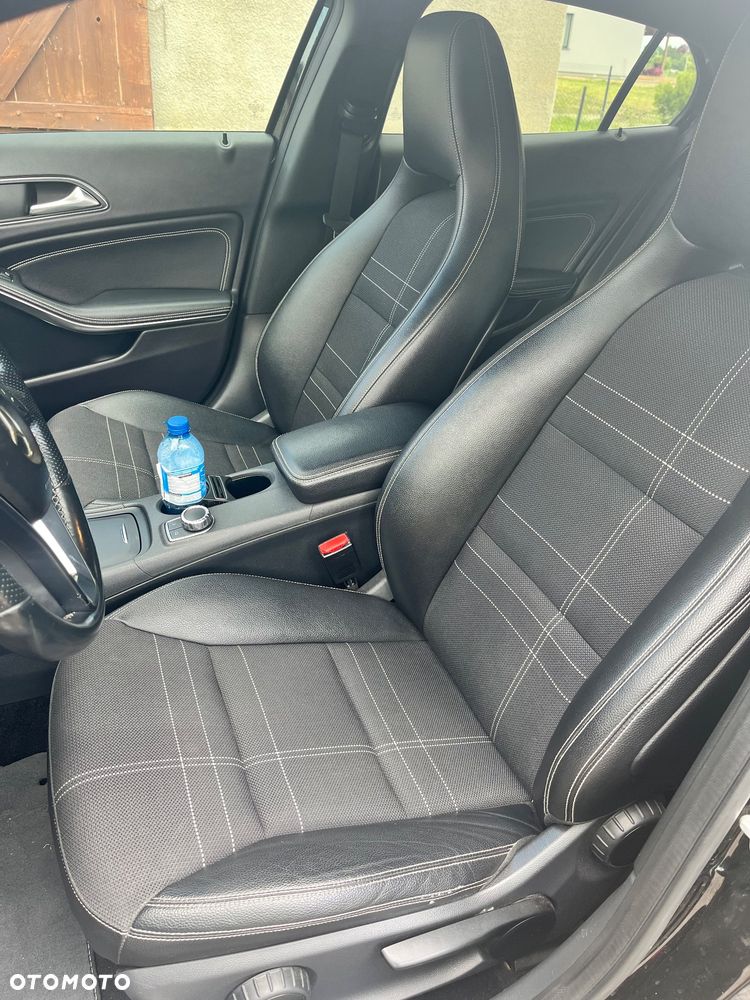 Mercedes-Benz GLA 200 d 7G-DCT - 12