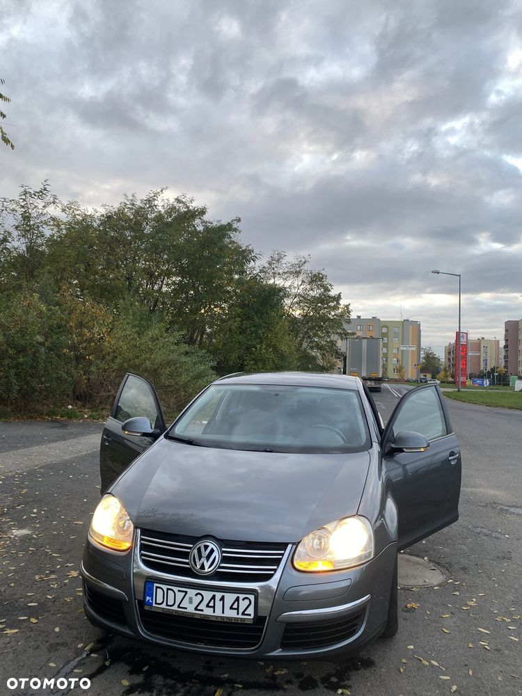Volkswagen Jetta - 1