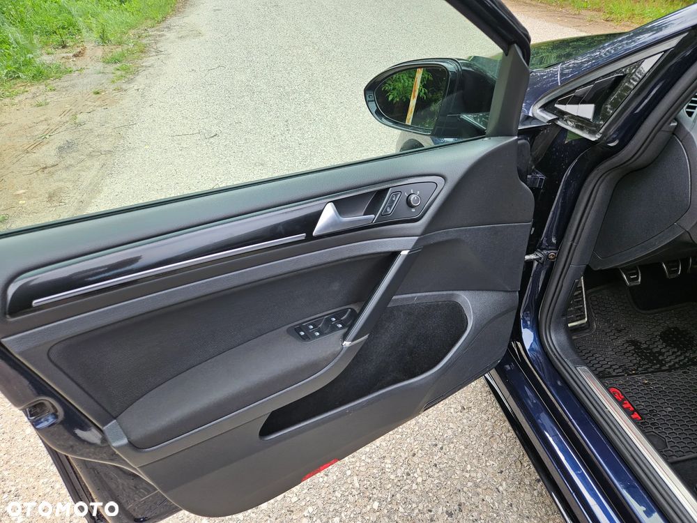 Volkswagen Golf - 16