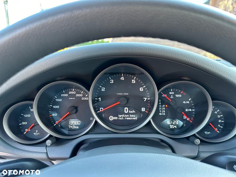 Porsche 911 Carrera Tiptronic S - 16
