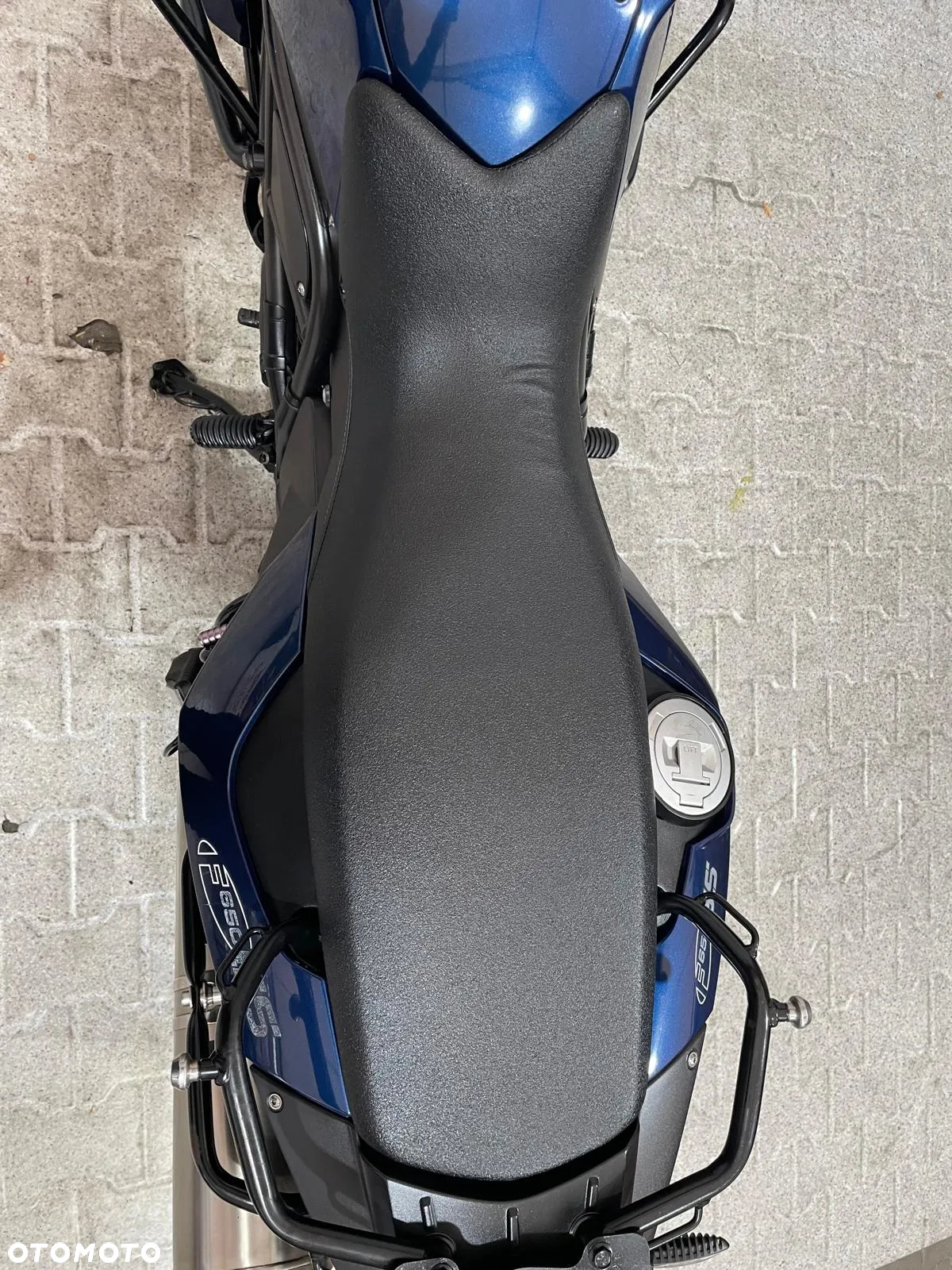 BMW F - 22