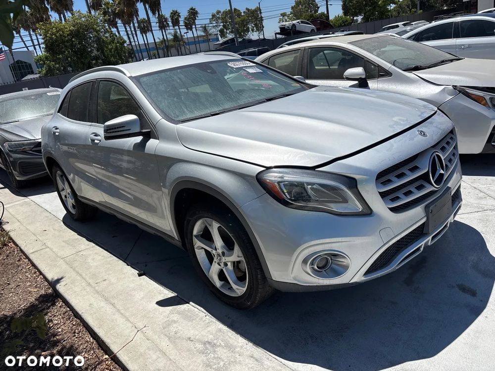 Mercedes-Benz GLA - 2