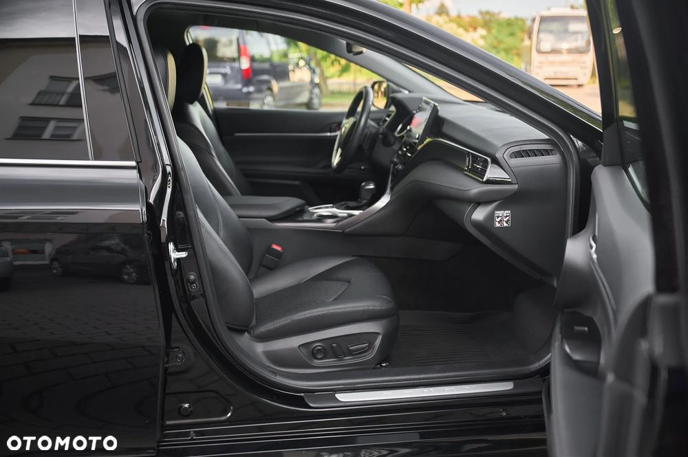 Toyota Camry 2.5 Hybrid Executive CVT - 22