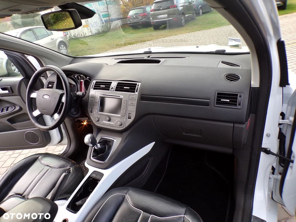 Ford Kuga 2.0 TDCi 2x4 Titanium - 16
