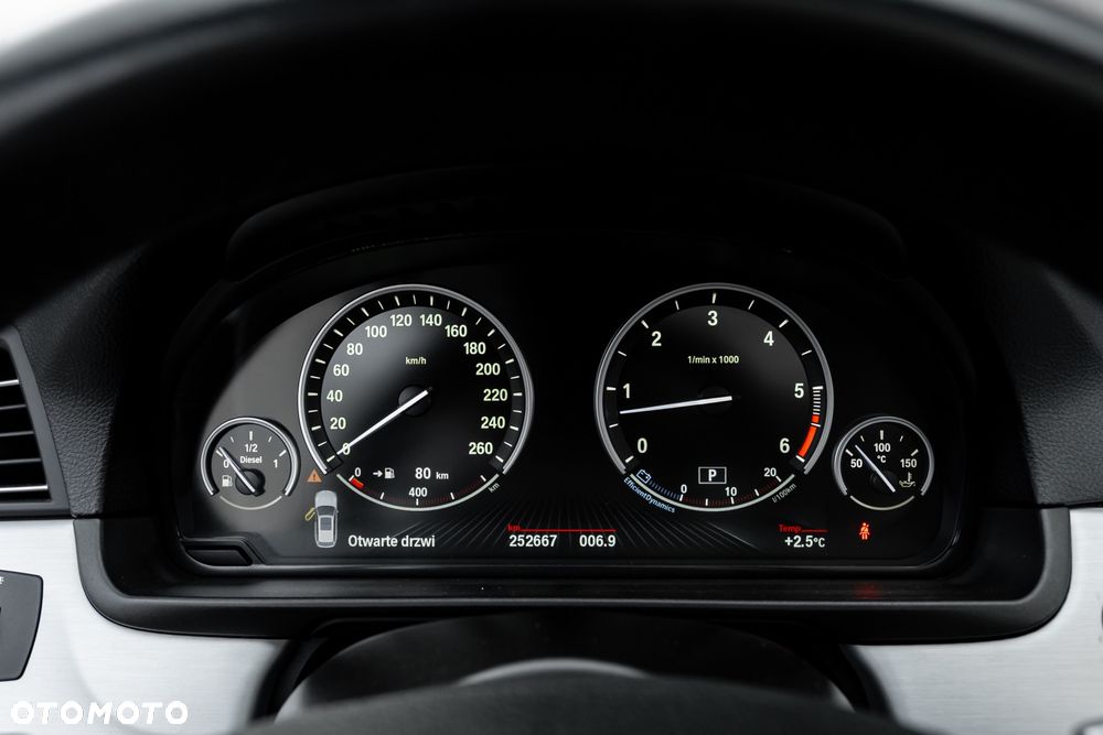 BMW Seria 5 M550d xDrive - 32